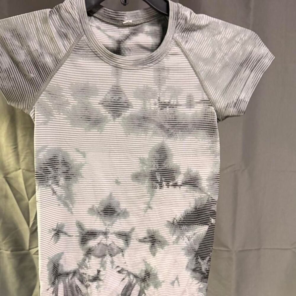 Lululemon Women's multi T-shirt